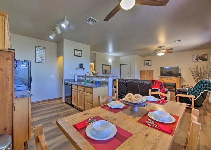 Holiday home Near & Trails: Show W/ Grill! *