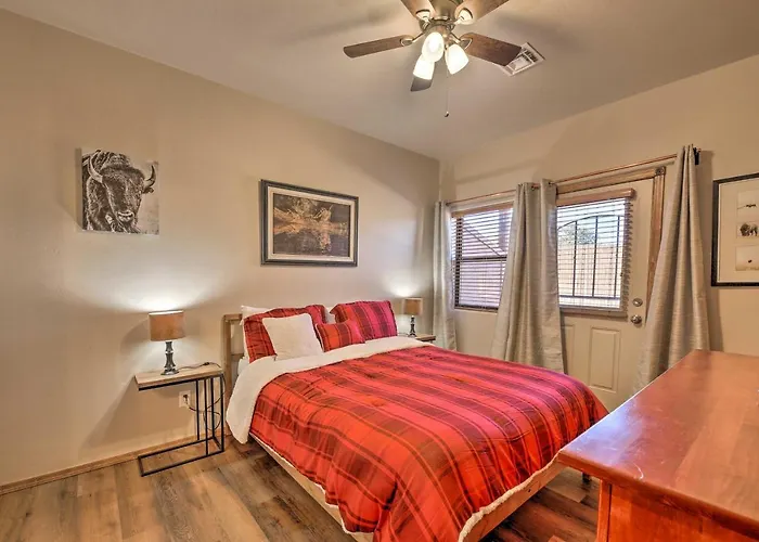 Holiday home Near & Trails: Show W/ Grill! *