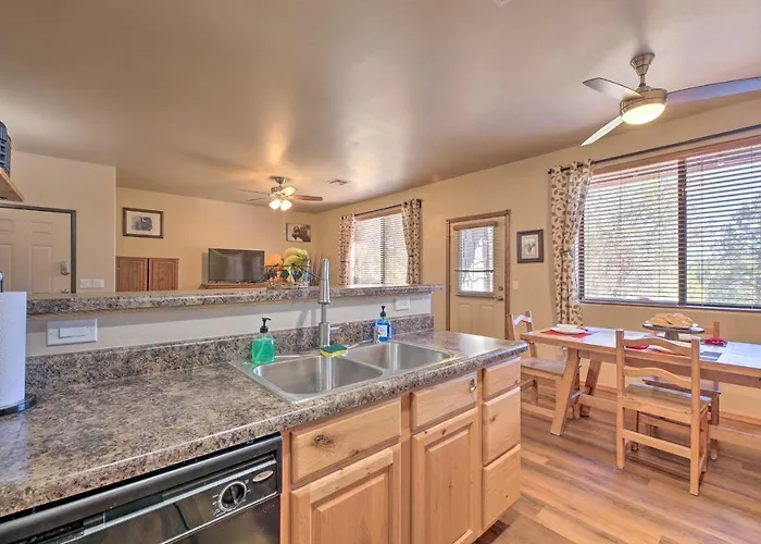 Holiday home Near & Trails: Show W/ Grill! *